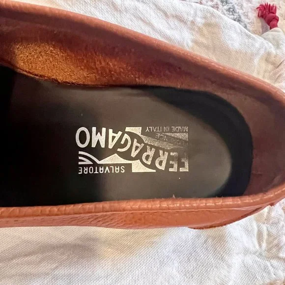 FERRAGAMO - Men's Textured Calfskin Gancini Loafer (+ LIGHT BROWN BELT) - Picture 3 of 11